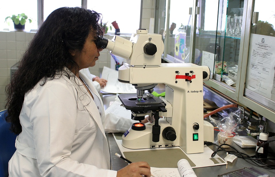 a lab technician performing DNA analysis