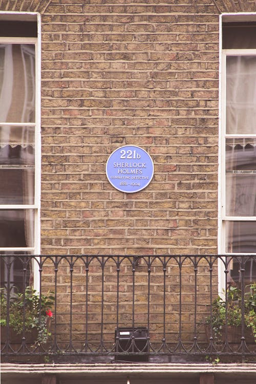 A building with a plaque for Sherlock Holmes    