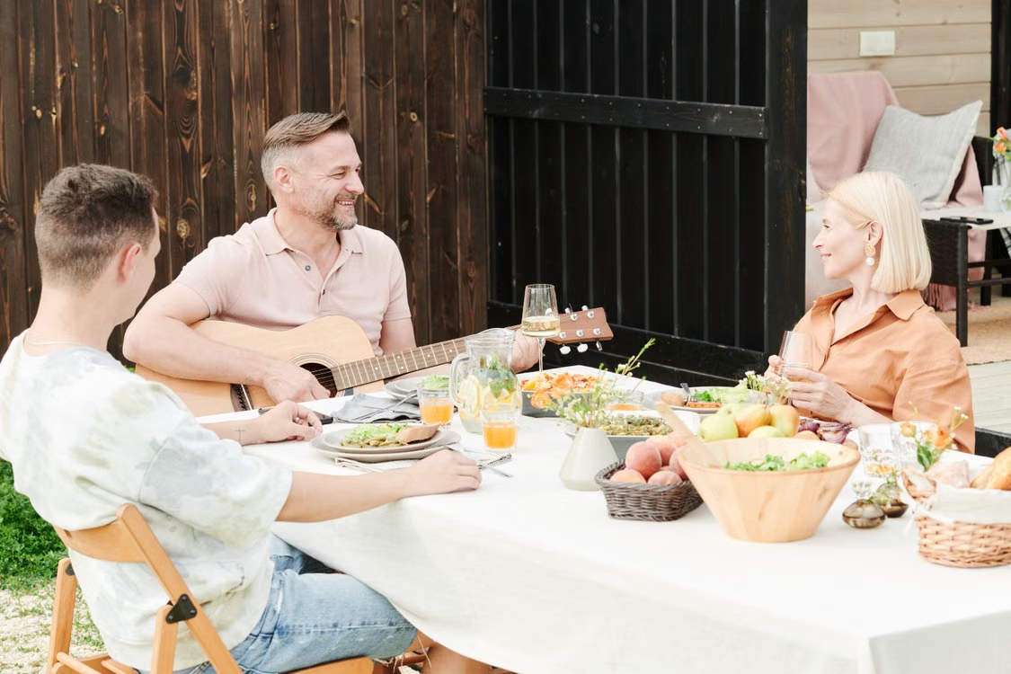 a family having dinner together.